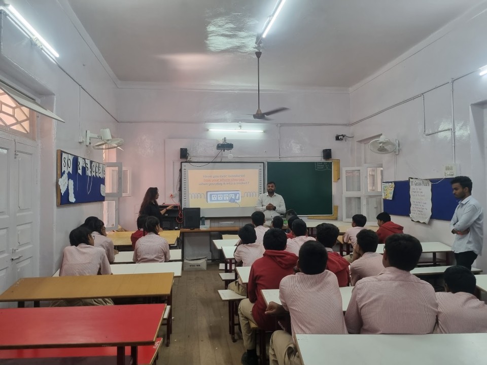 Two instructors teaching a group of students in an interactive STEM classroom.